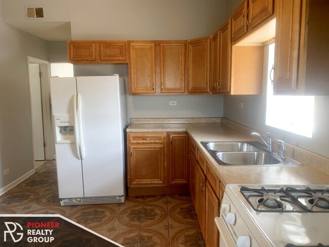 property at 1422 N Maplewood Ave