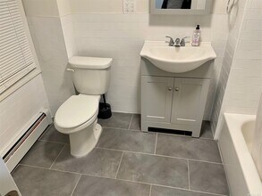 105 Burtis St-Unit -2 in Lynbrook, NY - Building Photo - Building Photo