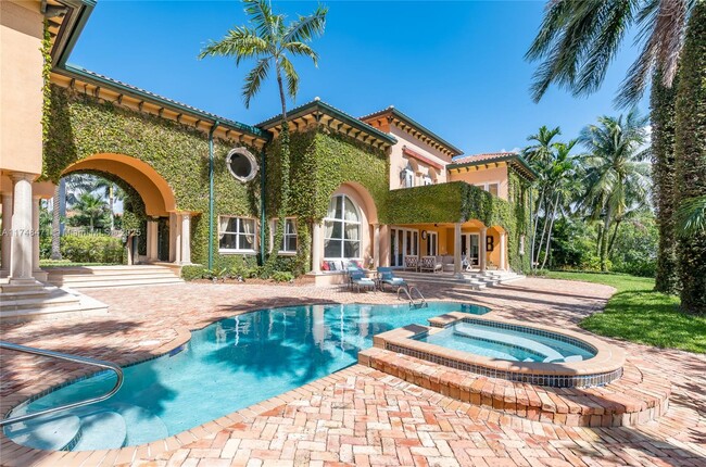 104 Paloma Dr in Coral Gables, FL - Building Photo - Building Photo