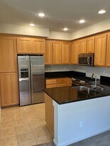 606 Almaden Walk Loop in San Jose, CA - Building Photo