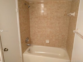 11800 SW 18th St-Unit -402-4 in Miami, FL - Building Photo - Building Photo