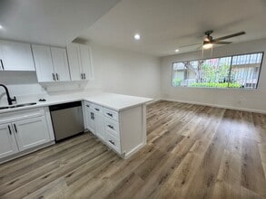 Sun Harbour Apartments in Redondo Beach, CA - Building Photo - Building Photo