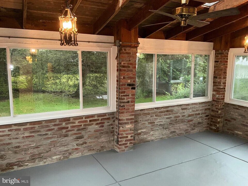 303 Charlton Ct in Silver Spring, MD - Building Photo