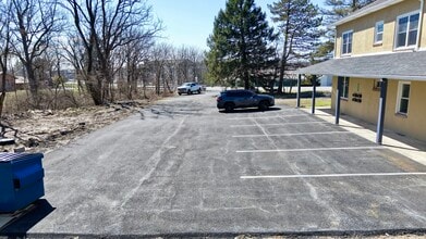 403 N Walnut St, Unit B in Bath, PA - Foto de edificio - Building Photo