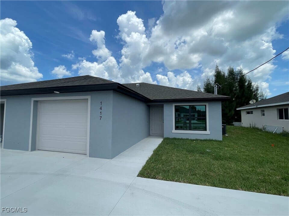 1417 Gleason Pkwy in Cape Coral, FL - Building Photo