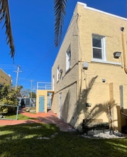 137 SE 1st Ave in Dania Beach, FL - Building Photo - Building Photo