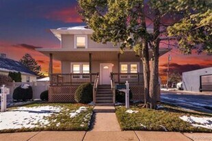 18704 Jefferson in Riverview, MI - Building Photo