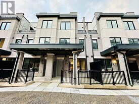 11 Baynes Wy in Bradford West Gwillimbury, ON - Building Photo