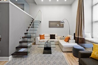 230 R. Sherbrooke E in Montréal, QC - Building Photo - Building Photo
