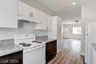 1420 Ogallala St in Pahrump, NV - Foto de edificio - Building Photo