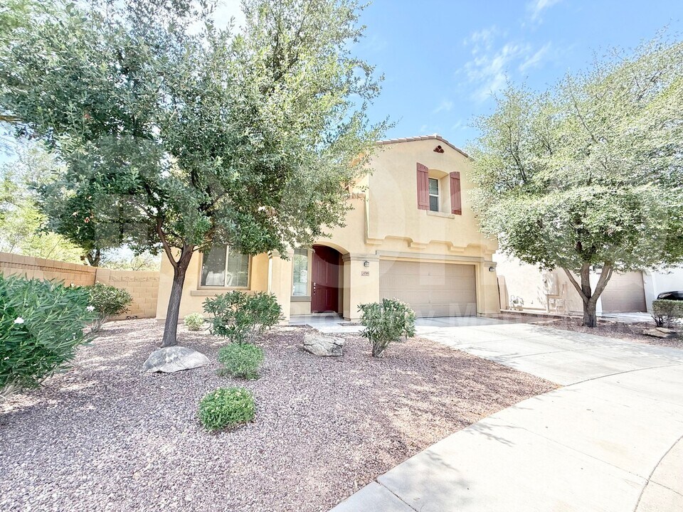 4705 W Sweet Iron Pass in Phoenix, AZ - Building Photo