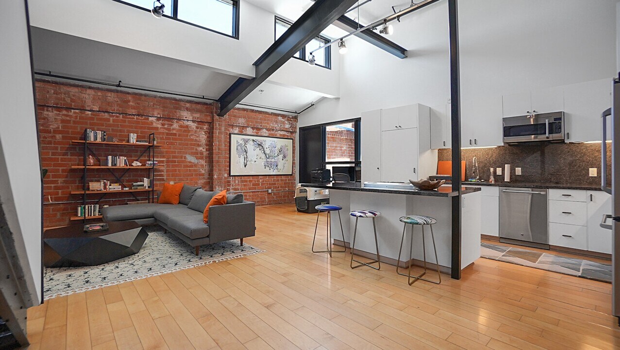 120 S Hewitt St in Los Angeles, CA - Building Photo