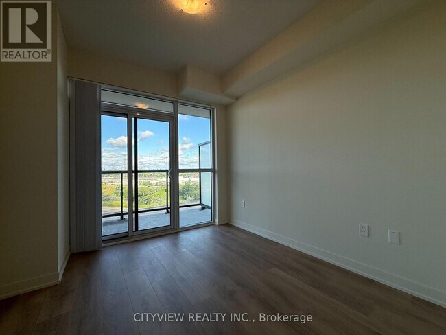 38 Annie Craig Dr in Toronto, ON - Building Photo - Building Photo