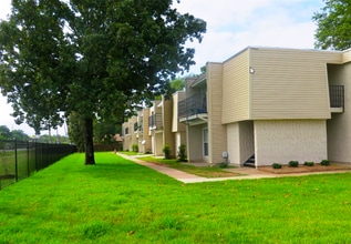 Lakefront Apartments in Shreveport, LA - Foto de edificio - Building Photo