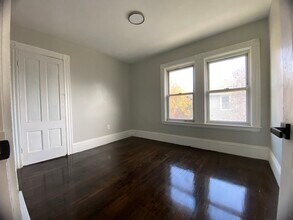 36 Harrison St, Unit 2 in Framingham, MA - Foto de edificio - Building Photo