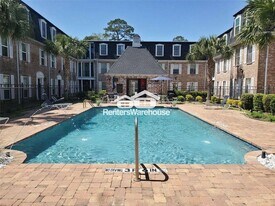 361 N Post Oak Ln in Houston, TX - Building Photo