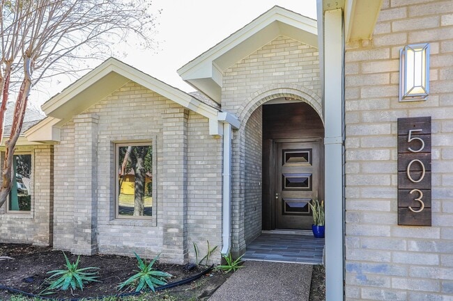 503 Pine Sisken St in Laredo, TX - Building Photo - Building Photo