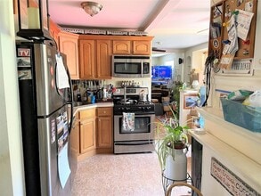 42 Hamilton Rd, Unit Left in North Merrick, NY - Building Photo - Building Photo