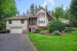 21334 SE 3rd St in Sammamish, WA - Building Photo