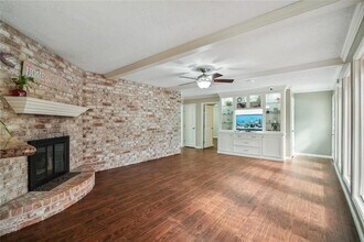 10911 Elmdale Dr in Houston, TX - Building Photo - Building Photo
