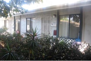 105-107 E El Portal in San Clemente, CA - Foto de edificio - Building Photo