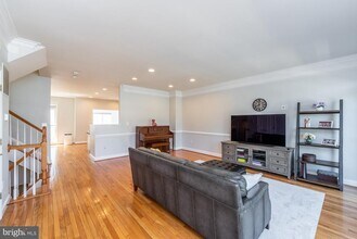 11607 Park Vista Blvd in Fairfax, VA - Building Photo - Building Photo