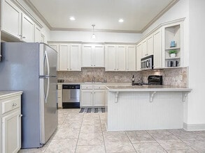 108 Bandera Dr in Lafayette, LA - Foto de edificio - Building Photo