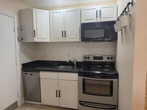 2230 NE 56th Pl, Unit 209 in Fort Lauderdale, FL - Building Photo - Building Photo