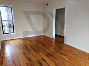 627 W Oakdale Ave, Unit #633-4 in Chicago, IL - Building Photo - Building Photo