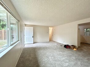 4430 SW 165th Ave in Beaverton, OR - Building Photo - Building Photo