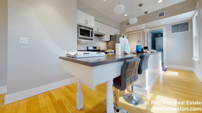 40 Bow St, Unit 1 in Cambridge, MA - Building Photo - Building Photo