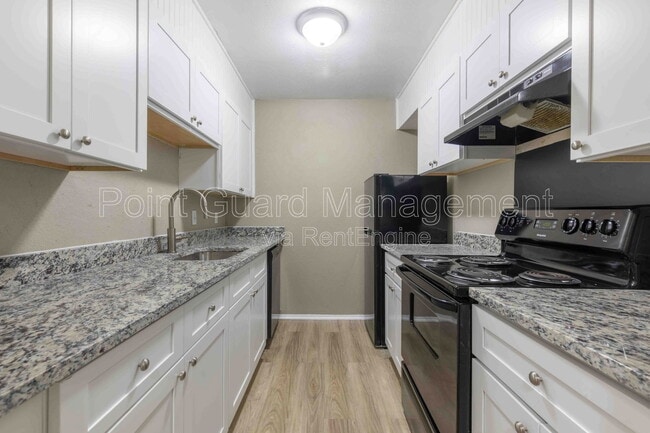 4594 W Kiest Blvd in Dallas, TX - Building Photo - Building Photo