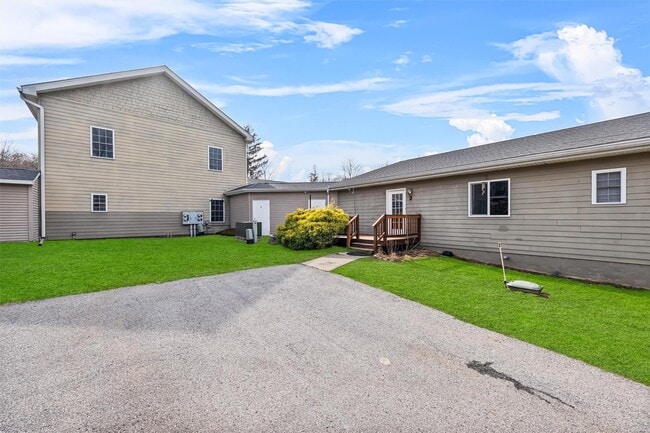 18-18 Willow Way in Rhinebeck, NY - Building Photo - Building Photo