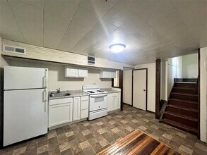 831 E College St in Iowa City, IA - Building Photo - Building Photo