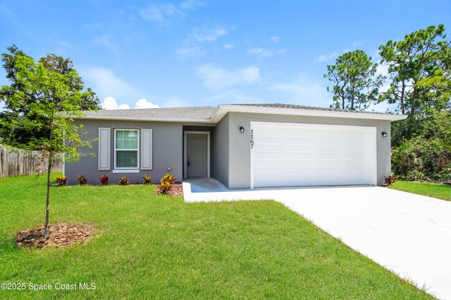 2267 Whiteside Ave SE in Palm Bay, FL - Building Photo - Building Photo