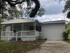 3624 E Osborne Ave in Tampa, FL - Building Photo