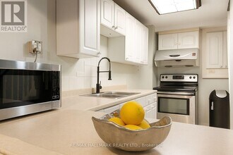 92 Weldrick Rd E in Richmond Hill, ON - Building Photo - Building Photo