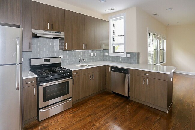3707 N Wilton Ave, Unit 3709-3 in Chicago, IL - Building Photo - Building Photo