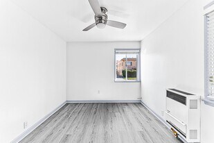 727 Olive Ave, Unit 02 in Long Beach, CA - Building Photo