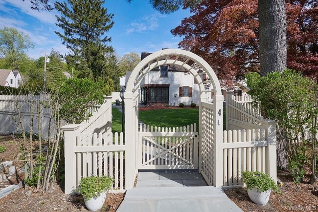 4 Glenwolde Park in Tarrytown, NY - Building Photo - Building Photo