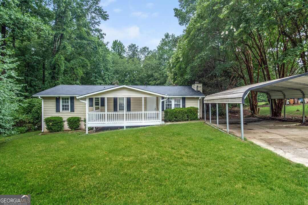 1101 Adrian Cir SW in Conyers, GA - Building Photo