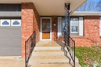 1317 E Sunset St in Springfield, MO - Building Photo - Building Photo