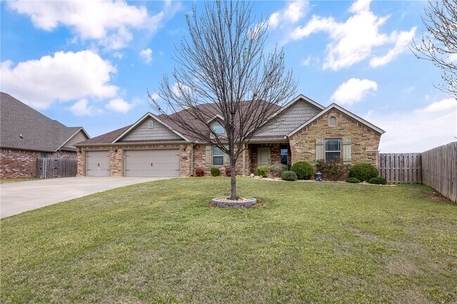 1221 Stoneybrook Ln in Bentonville, AR - Building Photo - Building Photo