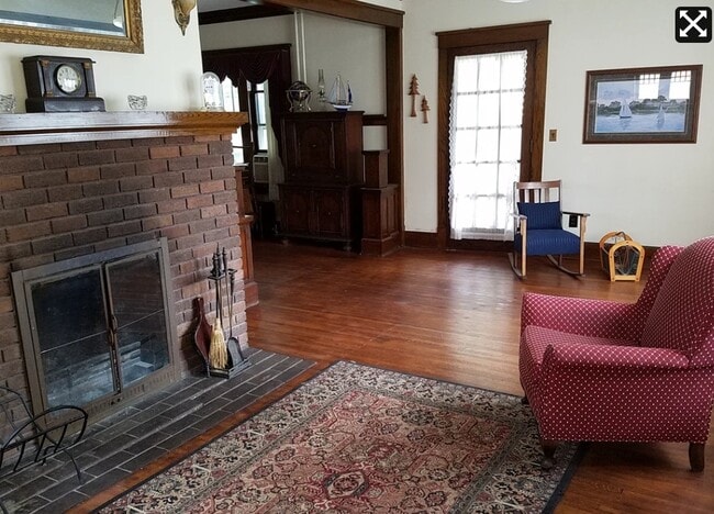 property at 106 SE 2nd Ave