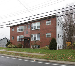 11 Lake Ave in Nassau, NY - Building Photo - Building Photo