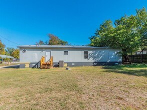 301 N Buffalo Ave in Cedar Park, TX - Foto de edificio - Building Photo