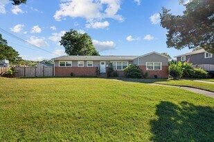 440 Caren Dr in Virginia Beach, VA - Building Photo