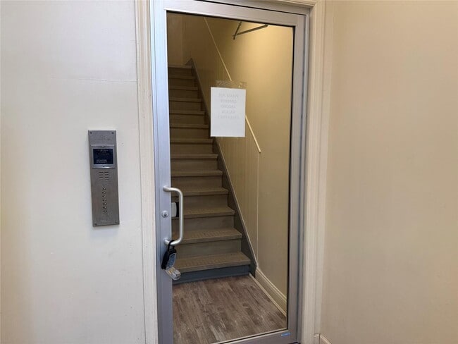 162 2nd St in Mineola, NY - Building Photo - Building Photo