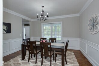 301 Glen Forest Dr in Manchester, NH - Building Photo - Building Photo