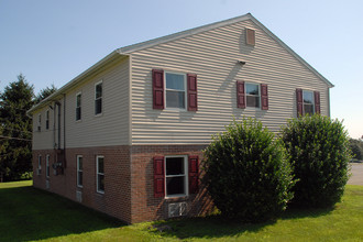 Cottage Place & Charlotte Place Apartments in Millersville, PA - Foto de edificio - Building Photo